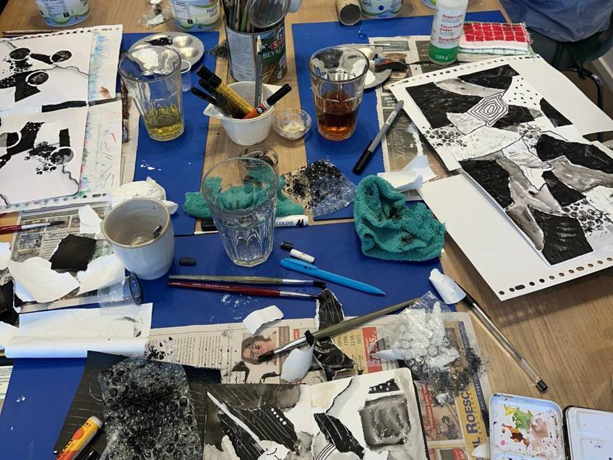 Werktafel in het atelier